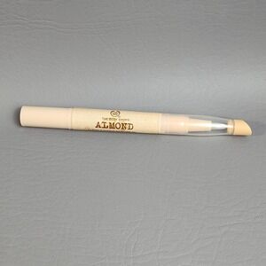 THE BODY SHOP Almond Nail & Cuticle Oil‎ Two-in-One Pen Conditions & Softens NEW